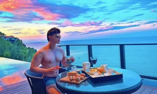 Cuộc sống sang chảnh, du lịch khắp nơi của Nathan Lee được hé lộ trên Instagram, sao quốc tế cũng vào 'thả tim'