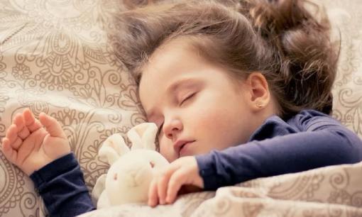 Bé 6 - 8 tháng bước vào giai đoạn 'khủng hoảng ngủ', muốn bé ngủ ngon bố mẹ hãy thực hiện 3 điều chỉnh