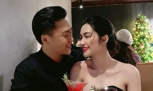 Hòa Minzy và ông xã thiếu gia kỷ niệm 4 năm bên nhau, ngọt ngào gửi lời yêu vẫn không quên nói chuyện “đẻ thuê”