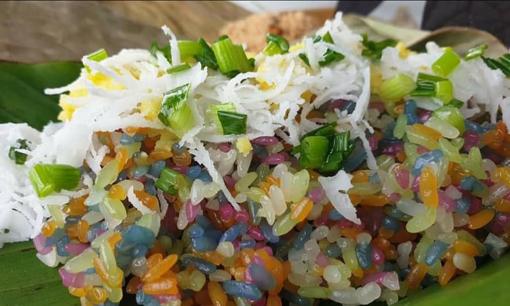 Muốn xôi sắc màu giữ được màu đẹp khi hấp và có độ bóng, hãy trộn nguyên liệu này với gạo nếp