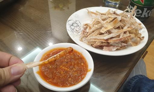 Mẹo nướng mực bằng lò vi sóng cực thơm để nhâm nhi khi xem bóng đá 