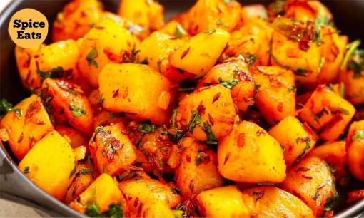 Xào khoai tây có cần chần trước không? Đầu bếp chỉ tuyệt chiêu xào khoai tây vừa không dính vừa giòn 