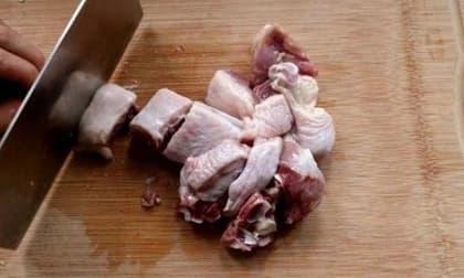 Có nên chần qua vịt trước khi om bia? Nhiều người làm sai, chẳng trách thịt vịt dai và tanh, ăn không ngon