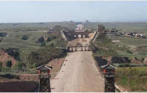 Tại sao con đường mà Tần Thủy Hoàng xây dựng sau 2000 năm cỏ vẫn không mọc?