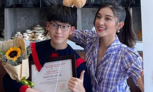 Á hậu Huyền My khoe ảnh cực phẩm của em trai trong ngày tốt nghiệp cấp ba, với thành tích học tập đáng nể