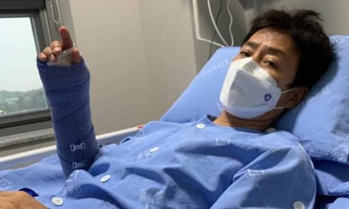 San Hiếc của 'Mối tình đầu' phải phẫu thuật cấp khẩn cấp vì bị gãy cánh tay 