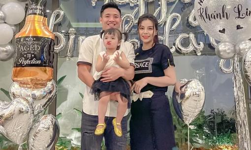 Trung vệ Bùi Tiến Dũng tiết lộ giới tính em bé thứ hai 