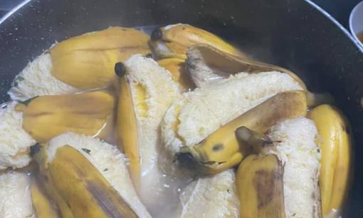 Cô gái lần đầu thử luộc chuối ai dè kết quả 'tan nát cõi lòng', sai lầm do đâu?