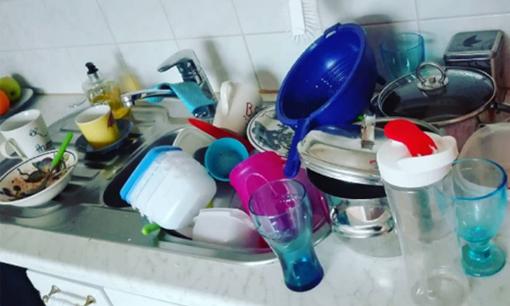 Vợ tối mắt đi làm khi về còn việc nhà chất đống, chồng chỉ nằm khểnh, nói ra thì nhận lại lời đáp: 'Giỏi thì mày đi làm kiếm tiền như tao xem?'