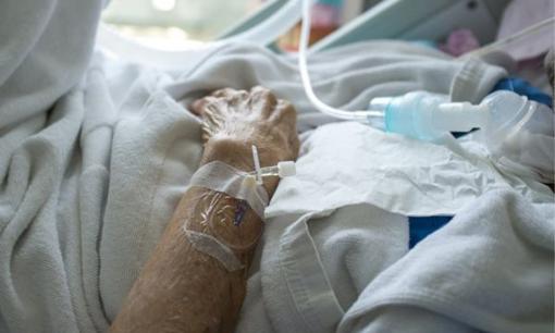 Người đàn ông 43 lần dương tính với Covid-19 và phải nhập viện bảy lần