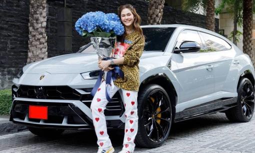 'Phạm Băng Băng xứ Thái' Chompoo Araya được chồng đại gia tặng xế hộp hơn 17 tỷ đồng 