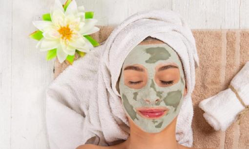 Ban ngày ra đường cháy nắng đen thui, tối về đắp ngay mặt nạ này da trắng lại, đẹp không tì vết