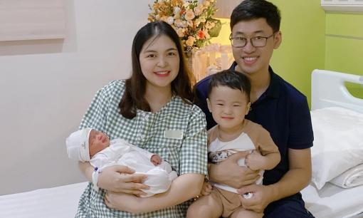 'Chị Kính Hồng' Nguyễn Hằng xuất hiện sau 5 ngày sinh con, tiết lộ: 'đẻ xong cứ như vẫn còn một đứa trong bụng'