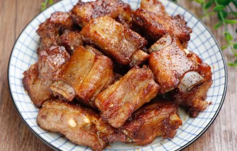 Món sườn xào tỏi ướp muối tiêu làm tại nhà ngon tuyệt cú mèo