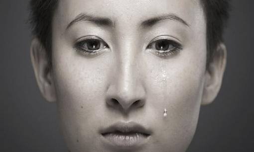 Người phụ nữ để lại con cho chồng cũ sau ly hôn nghĩ gì? Có phải do họ có trái tim sắt đá?