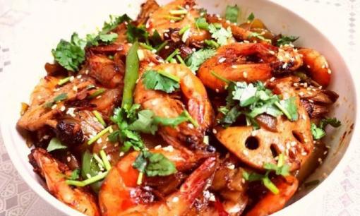 Tôm xào củ sen, khoai tây -  món ăn thơm ngon, giòn rụm không thể thiếu trong bữa cơm tối