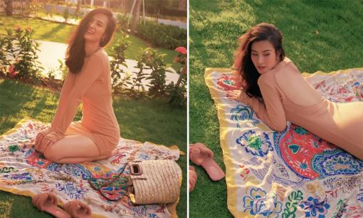 Chẳng cần đồ bơi, Đông Nhi vẫn cực gợi cảm khi khoe võng lưng mướt mắt