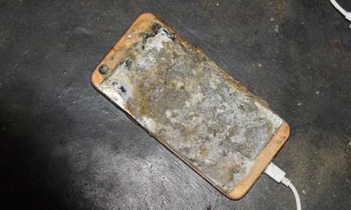 Vừa dùng điện thoại vừa sạc, cháu bé lớp 2 ở Quảng Ninh bị điện giật tử vong