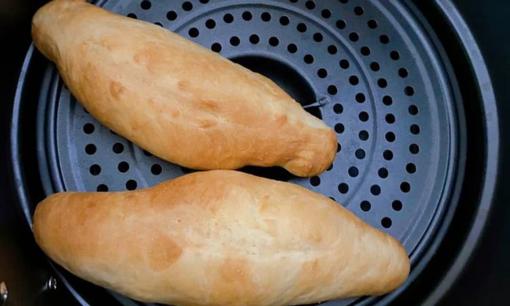 Hướng dẫn làm bánh mì giòn xốp, thơm nức bằng nồi chiên không dầu đơn giản tại nhà