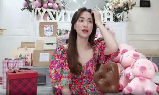 Được Hương Giang tặng túi xách, Hòa Minzy tiết lộ tình hình hiện tại của đàn chị