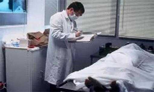 Tại sao con người bốc mùi nhanh chóng sau khi chết, mà thịt lợn và thịt cừu chúng ta ăn hằng ngày lại không?