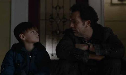 Trong phòng của cậu con trai 15 tuổi tìm thấy một hộp 'sản phẩm người lớn', ông bố này đã có cách xử lý vô cùng khôn ngoan