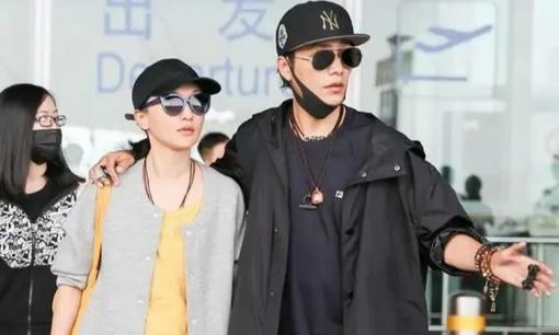 Châu Tấn và Trần Khôn 'tình tứ' xuất hiện bên nhau tại sân bay dấy lên nghi ngờ hẹn hò