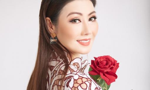 Doanh nhân Đào Ái Nhi cùng nhóm bạn trao tặng trang thiết bị y tế cho Bệnh viện dã chiến số 6