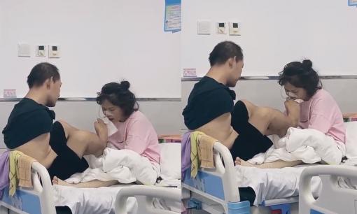 Khoảnh khắc người chồng khuyết tật dùng chân chăm sóc vợ trong viện gây xúc động mạnh