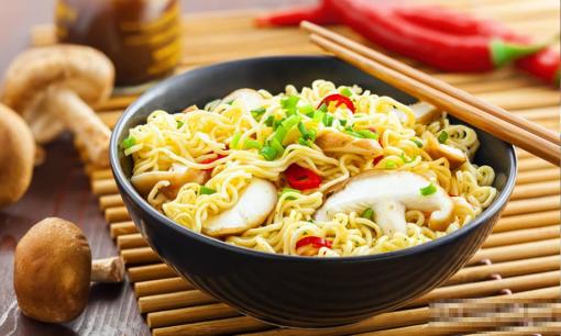 Ăn mì tôm có hại cho sức khỏe? Học 5 thủ thuật này bạn có thể ăn một cách tự tin! 