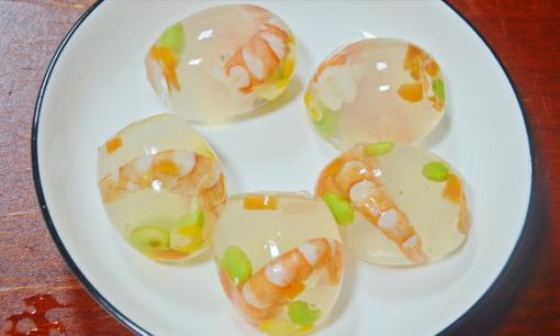 Bạn đã bao giờ ăn trứng pha lê chưa? Màu sắc trong như pha lê, không chỉ đẹp mắt mà chính là ngon