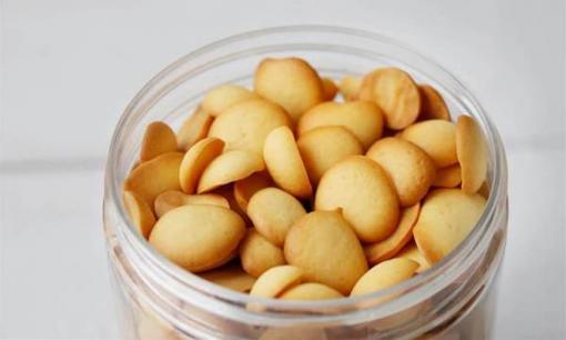 Bánh quy sữa trứng chiên giòn: 1 quả trứng và 1 muỗng bột mì, có thể làm trong 10 phút đã vàng giòn và thơm ngon