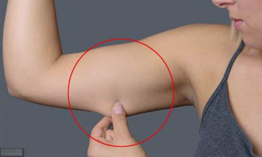 Tiếp tục đung đưa cánh tay 20 lần mỗi ngày, mỗi lần 10 phút, không chỉ giúp định hình đường nét cánh tay mà còn làm thon gọn vùng bụng