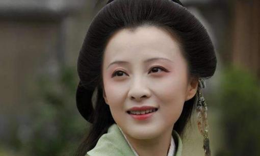 Cô ra mắt 24 năm chưa có scandal, quen đạo diễn 6 ngày rồi kết hôn chớp nhoáng, cả thanh xuân chỉ nhờ một vai diễn mà tung hoành khắp cả nước