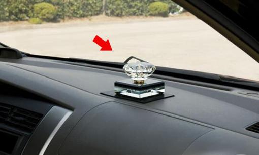 Những vật dụng hàng ngày này có thể dễ dàng trở thành 'bom nổ' trong xe! Nhất là ngày nắng nóng