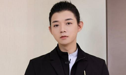 Ca sĩ 'Vén rèm châu' tuyên bố giải nghệ ở tuổi 31 vì bê bối tình ái