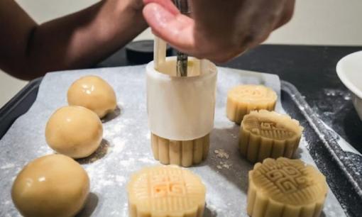 Những lỗi thường gặp khi tự làm bánh trung thu, mách nhỏ nàng loạt mẹo hay 'chữa' bánh khi lỡ tay làm hỏng