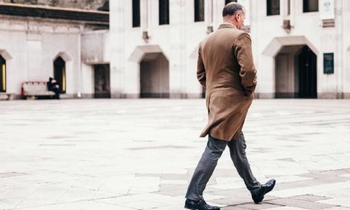 Dáng đi của người có số giàu sang, phú quý, cả đời vương giả, ung dung