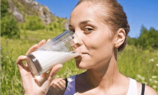 Tại sao không khuyên phụ nữ uống sữa mỗi ngày? Nhắc nhở: Cần lưu ý 4 điểm khi uống sữa