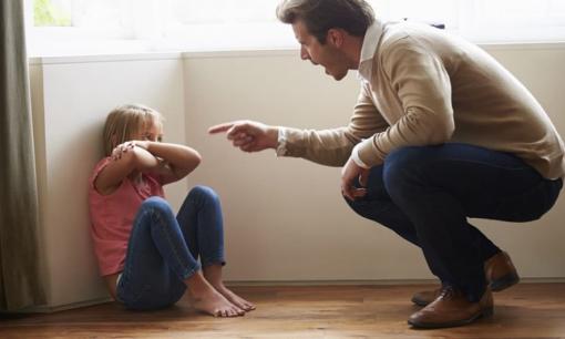 Ông bố càng 'bất tài' lại càng thích làm 3 việc có hại cho con