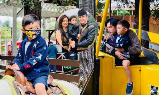 Hậu ly hôn, Đan Trường cùng vợ cũ Thủy Tiên đưa con trai đi chơi sở thú cuối tuần