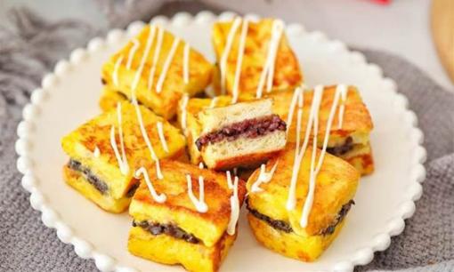 Bánh mì nướng được chế biến theo cách khéo léo, thích hợp cho bữa sáng, giòn bên ngoài và mềm bên trong. Thực sự là quá thơm, trẻ em rất thích