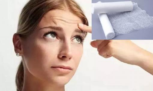 Da mụn có thể thuyên giảm nhờ cách rửa mặt bằng băng gạc! 