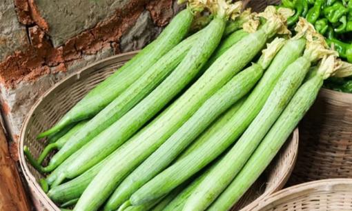 Mua mướp, chọn thẳng hay cong? Nên nhớ '3 mua 2 đừng mua' để chọn mướp chuẩn tươi ngon