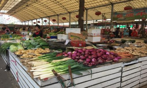 Thực phẩm bẩn ở chợ rau, người bán rau không bao giờ cho gia đình ăn nhưng vẫn có nhiều người mua hàng ngày