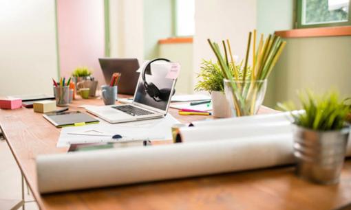 Bàn làm việc nên tránh đặt những món đồ này kẻo sẽ bị chặn đứng con đường thăng tiến