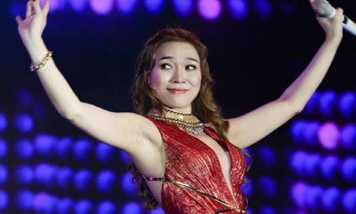 Mỹ Tâm bung lụa, quăng mic để 'quẩy' vũ đạo khó nhằn khiến ai xem cũng 'cười ngất'