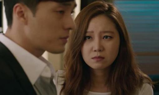 Vừa nhìn thấy người giúp việc mới, chồng tôi giật thót mình, lắp ba lắp bắp không nói thành lời