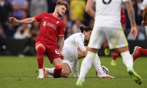 Tài năng trẻ 18 tuổi của Liverpool dính chấn thương kinh hoàng