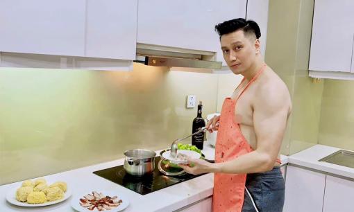 Việt Anh gây 'sốt' mạng xã hội khi cởi trần khoe cơ bắp cuồn cuộn nhưng ai nấy chỉ chú ý đến điểm này